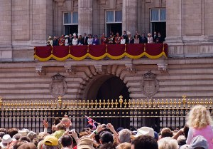 Queen Elizabeth II and her family on the balcony of Buckingham Palace.